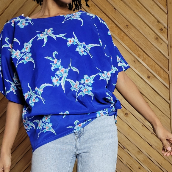 Vintage Hawaiian Blue Floral Top - Picture 3 of 10